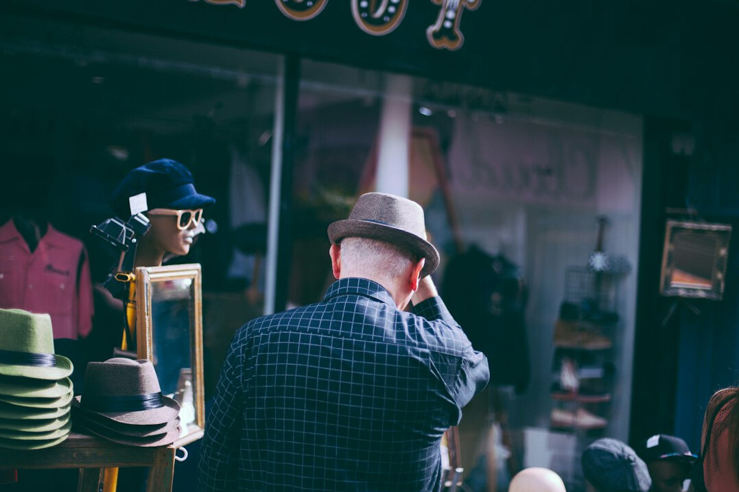 store detective solving fraud