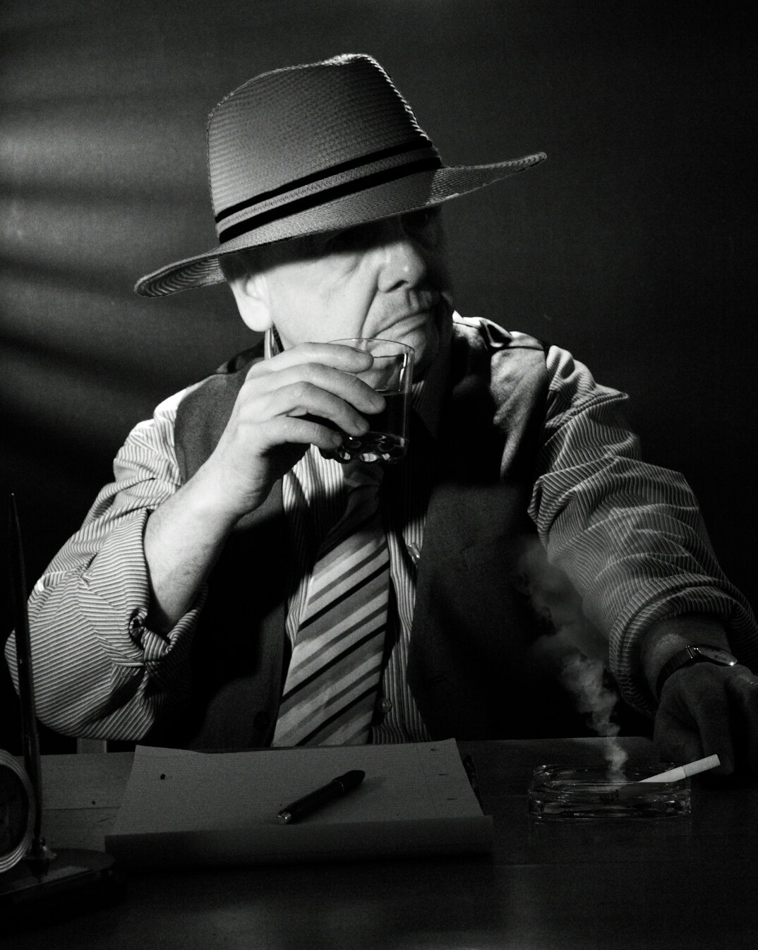 detective in plain clothes